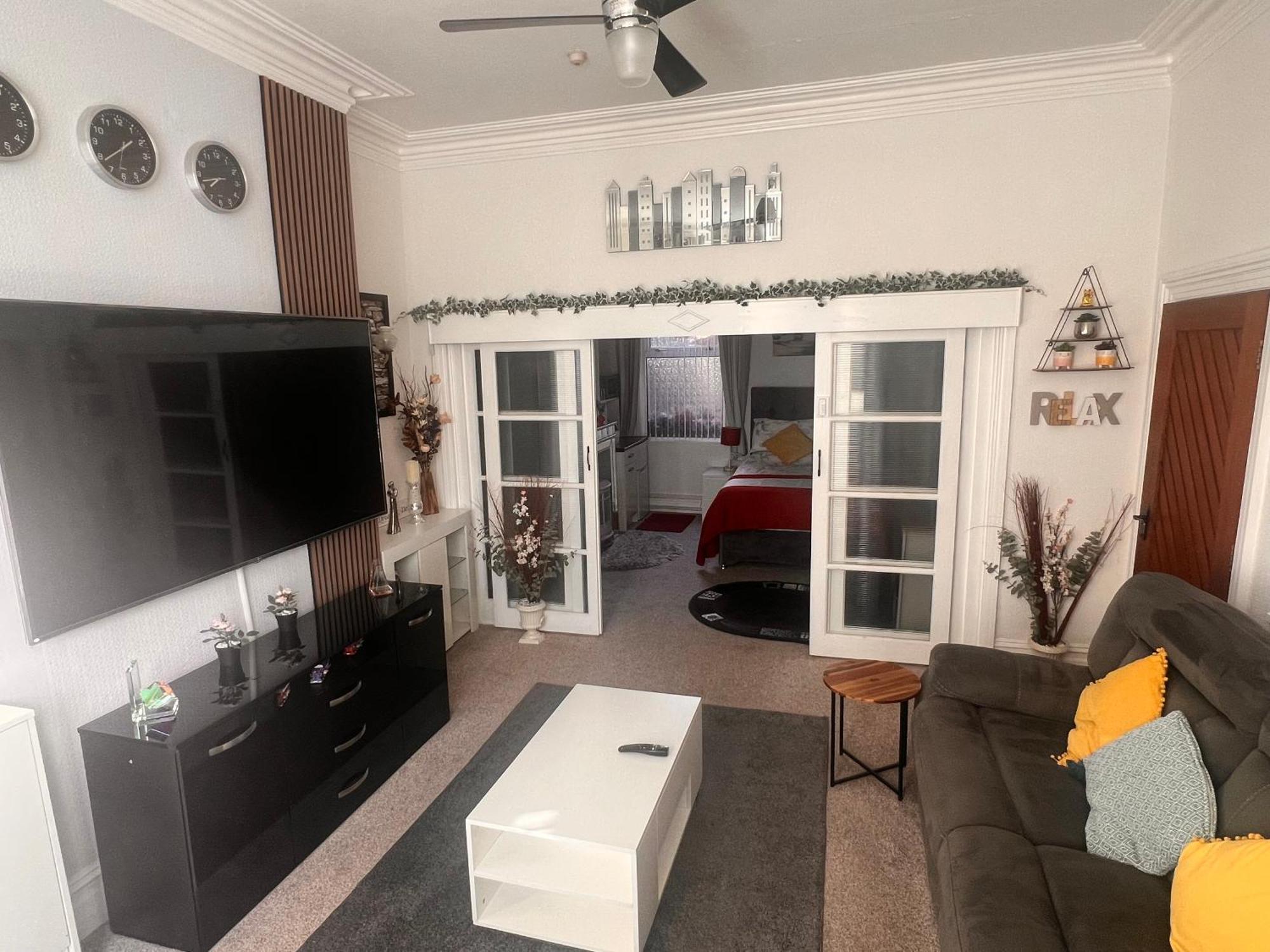 Victoria House - Self Catering Quiet Guesthouse - Adult Singles And Couples Only Блекпул Екстериор снимка