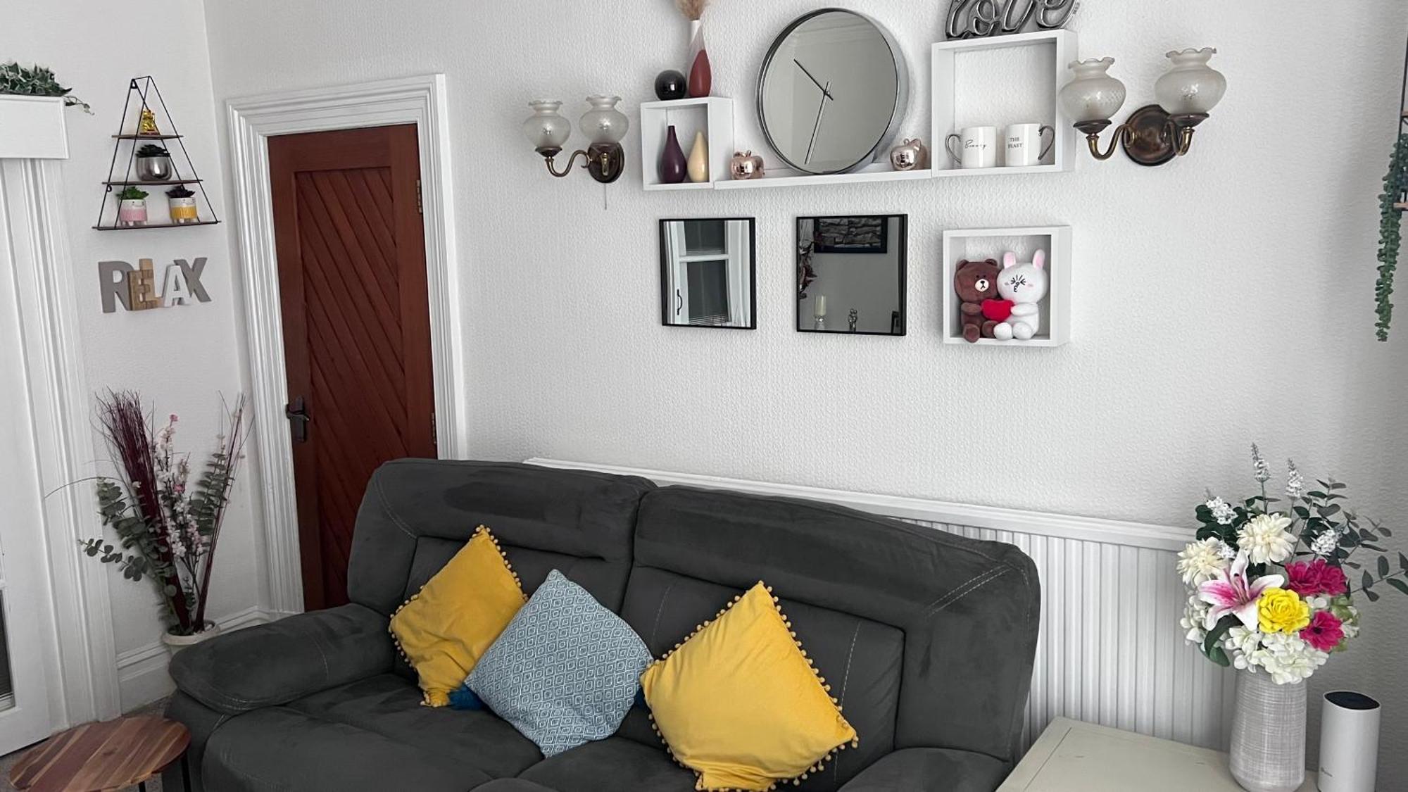 Victoria House - Self Catering Quiet Guesthouse - Adult Singles And Couples Only Блекпул Екстериор снимка